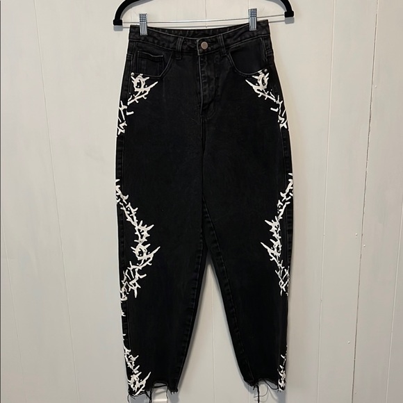 Black and White High Rise Barrel Jeans with Ornate Barbwire Design - Picture 1 of 7